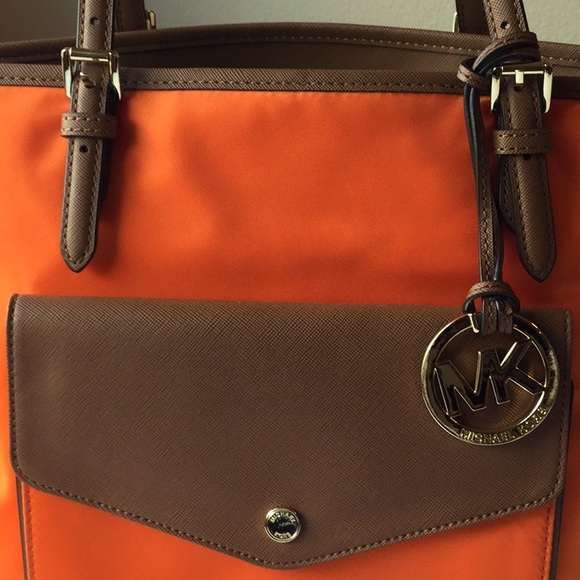 MICHAEL KORS HANDBAG ππππππππππππππ - Picture 4 of 8